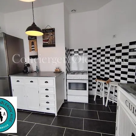 La Maison Noemie بيت للعطل *